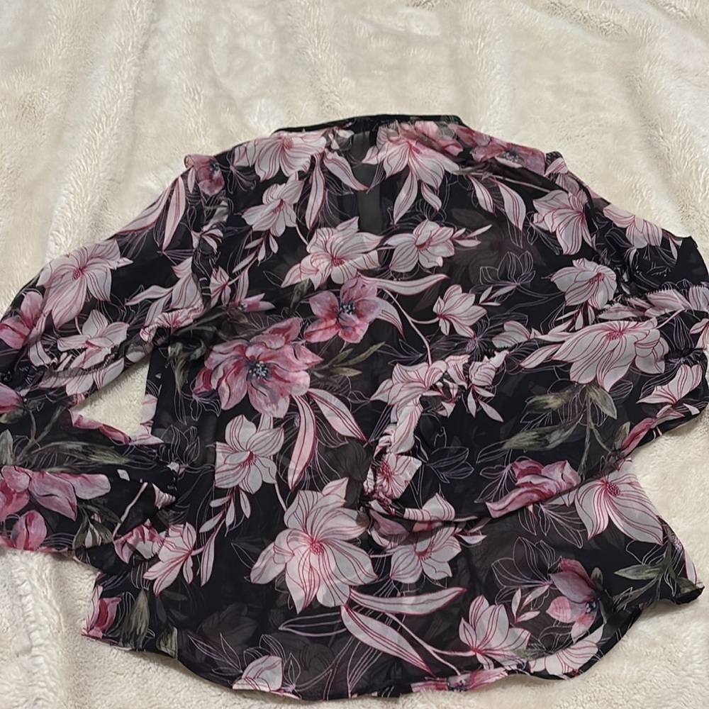 White House Black Market Floral Ruffle V-Neck Top – Size XXS | Romantic Layers - Picture 7 of 7